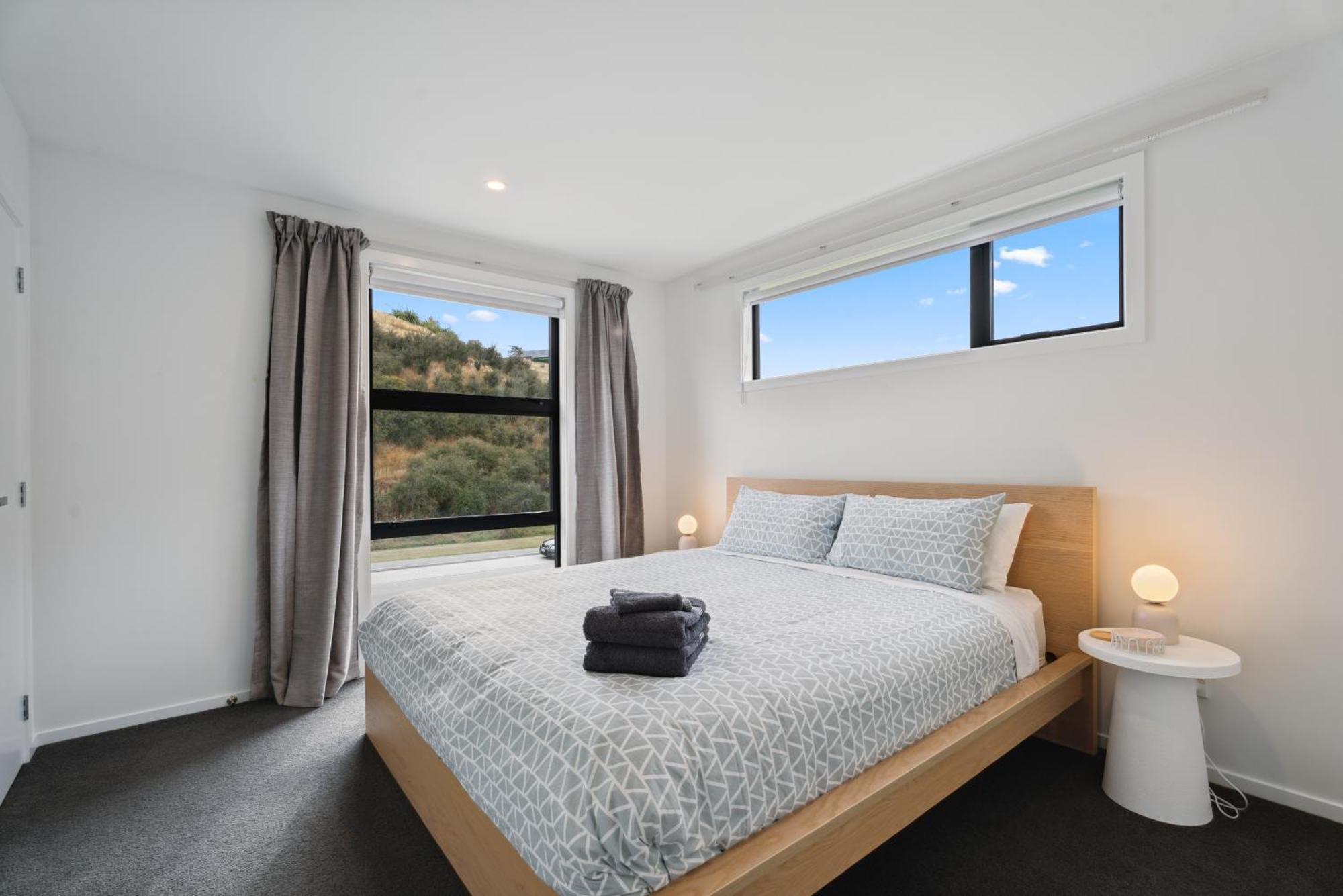 Modern Apartment With Coronet & Remarkables Views Distretto di Distretto di Queenstown Esterno foto