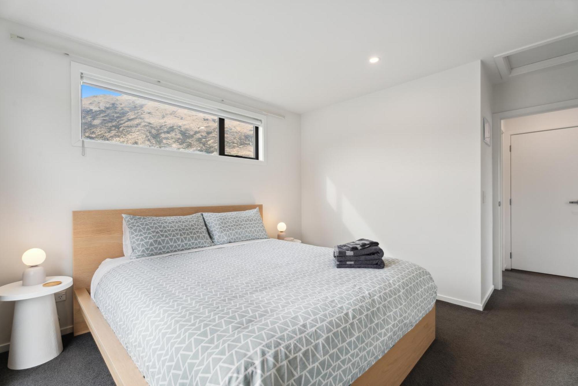 Modern Apartment With Coronet & Remarkables Views Distretto di Distretto di Queenstown Esterno foto