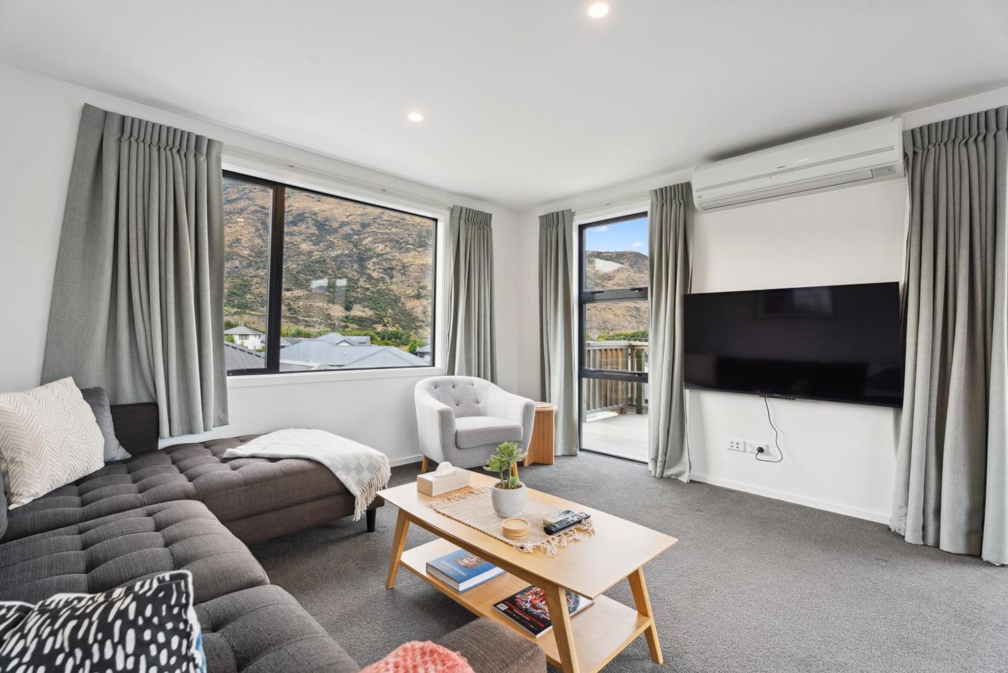 Modern Apartment With Coronet & Remarkables Views Distretto di Distretto di Queenstown Esterno foto