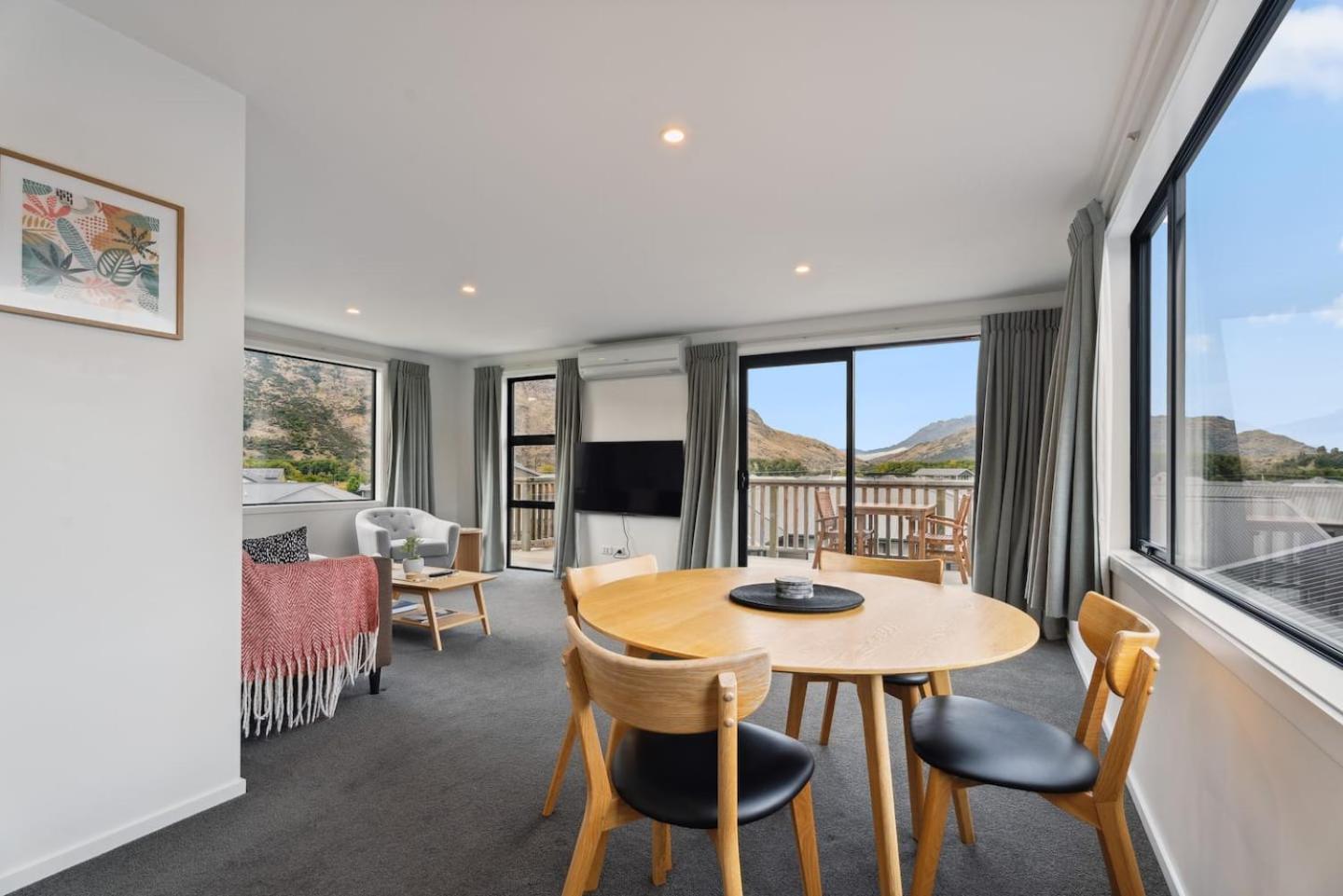 Modern Apartment With Coronet & Remarkables Views Distretto di Distretto di Queenstown Esterno foto